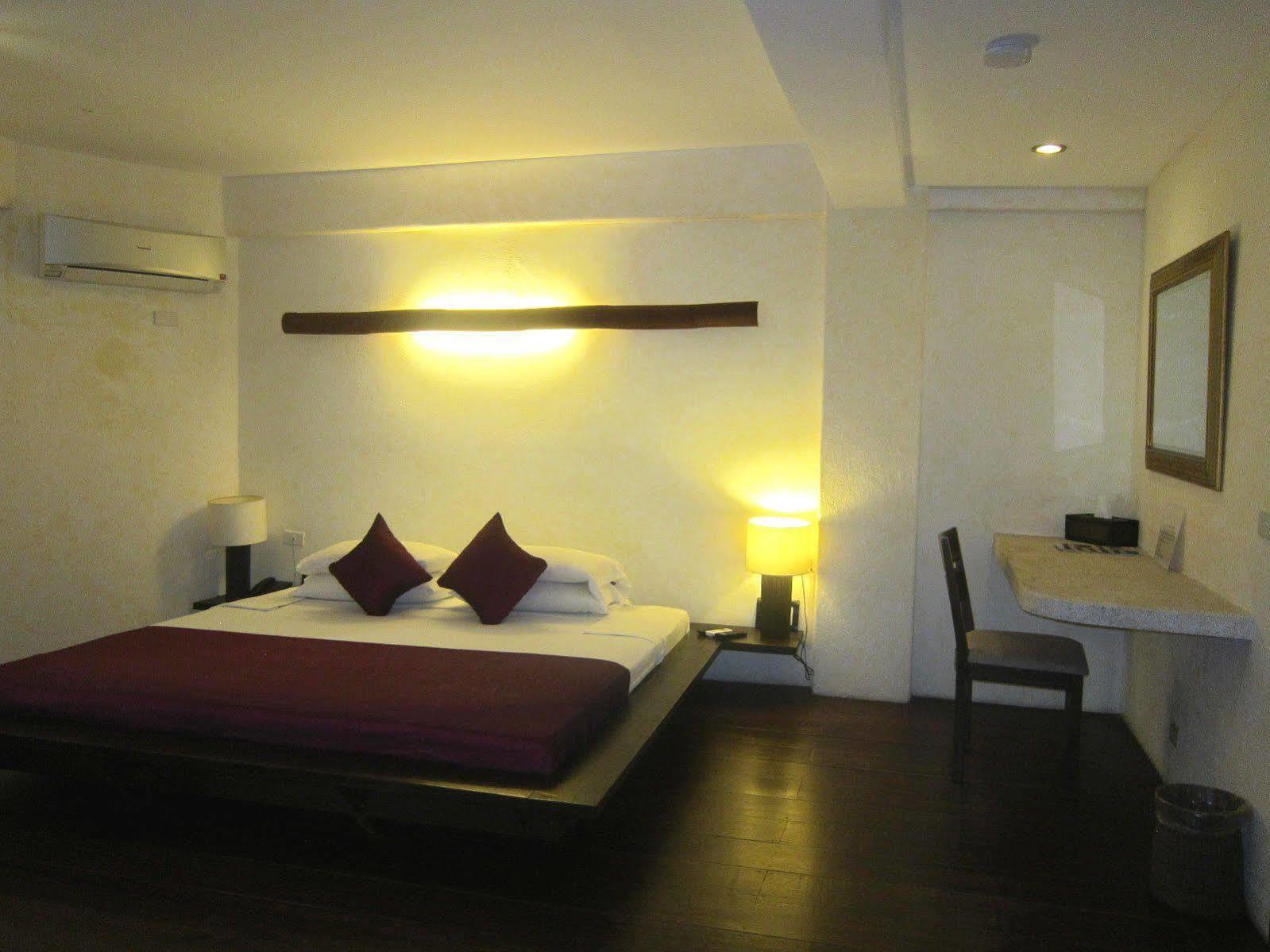 Signature Boracay Punta Rosa Balabag  Екстер'єр фото